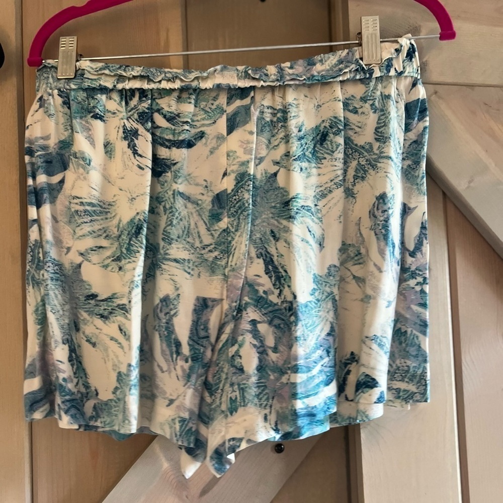 LIKE NEW Hem & Thread Camisole and Short Set - Picture 10 of 11